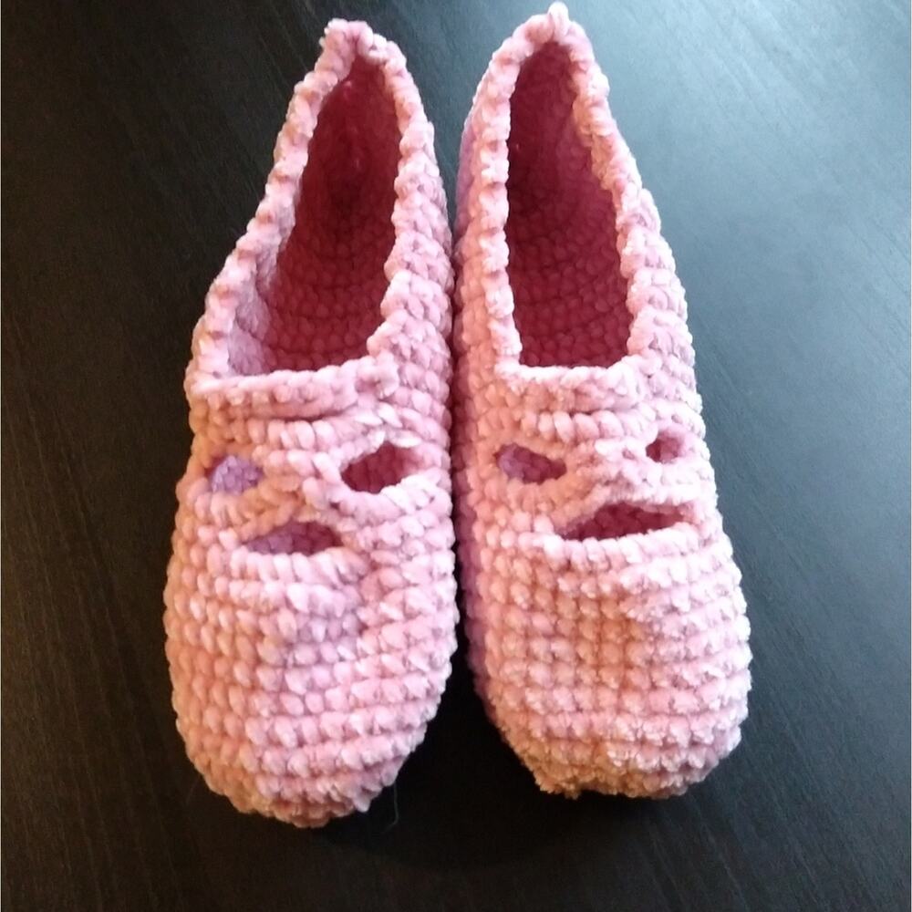 Soft Pink Ballet Style Slippers girls sz 9 / 10 / 11 premade chenille baby yarn